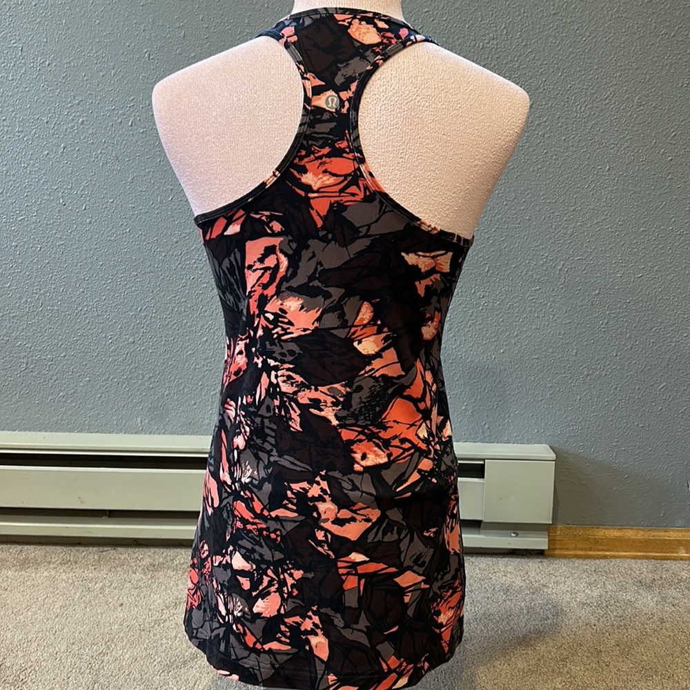 Lululemon Razorback Tank Top Size 8 - Picture 2 of 3
